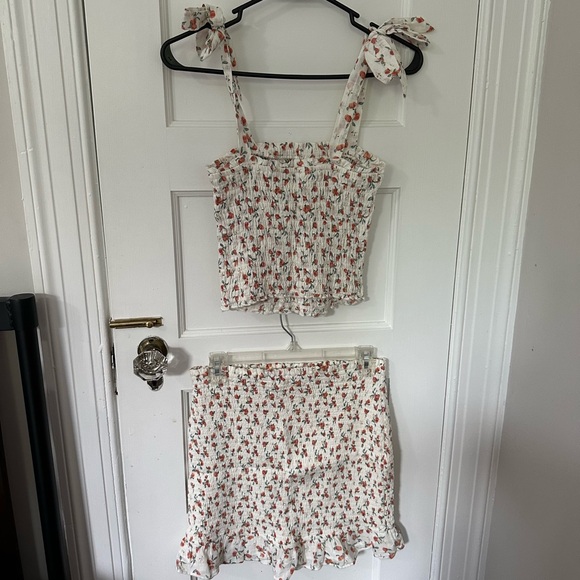 Abercrombie White and Orange Skirt Set with Ruffled Hem - Picture 2 of 10